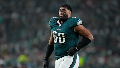 Jordan Mailata sings Amy Winehouse and Blink182 songs at Bucks Co. Bar! | ALT 104.5