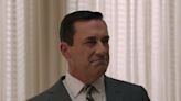 “Deprimente”: espectadores y críticos atacan el cameo de Jon Hamm en ‘Sin glasear’ de Netflix