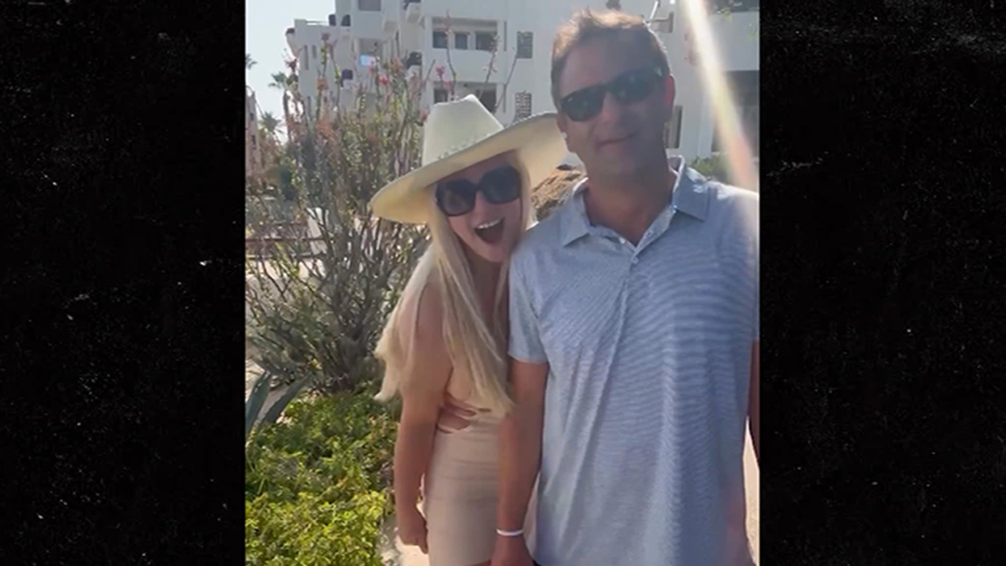 Britney Spears Vacations in Mexico with Brother, Says She's Hitting the Bar