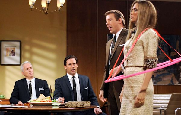 Kristen Wiig, Jon Hamm look back on 'SNL' meeting when cast wore 'Mad Men' drag