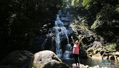 五條曬不到太陽的涼爽步道！炎夏深入夢幻祕境「藍寶石湧泉」及「台版奧入瀨溪」