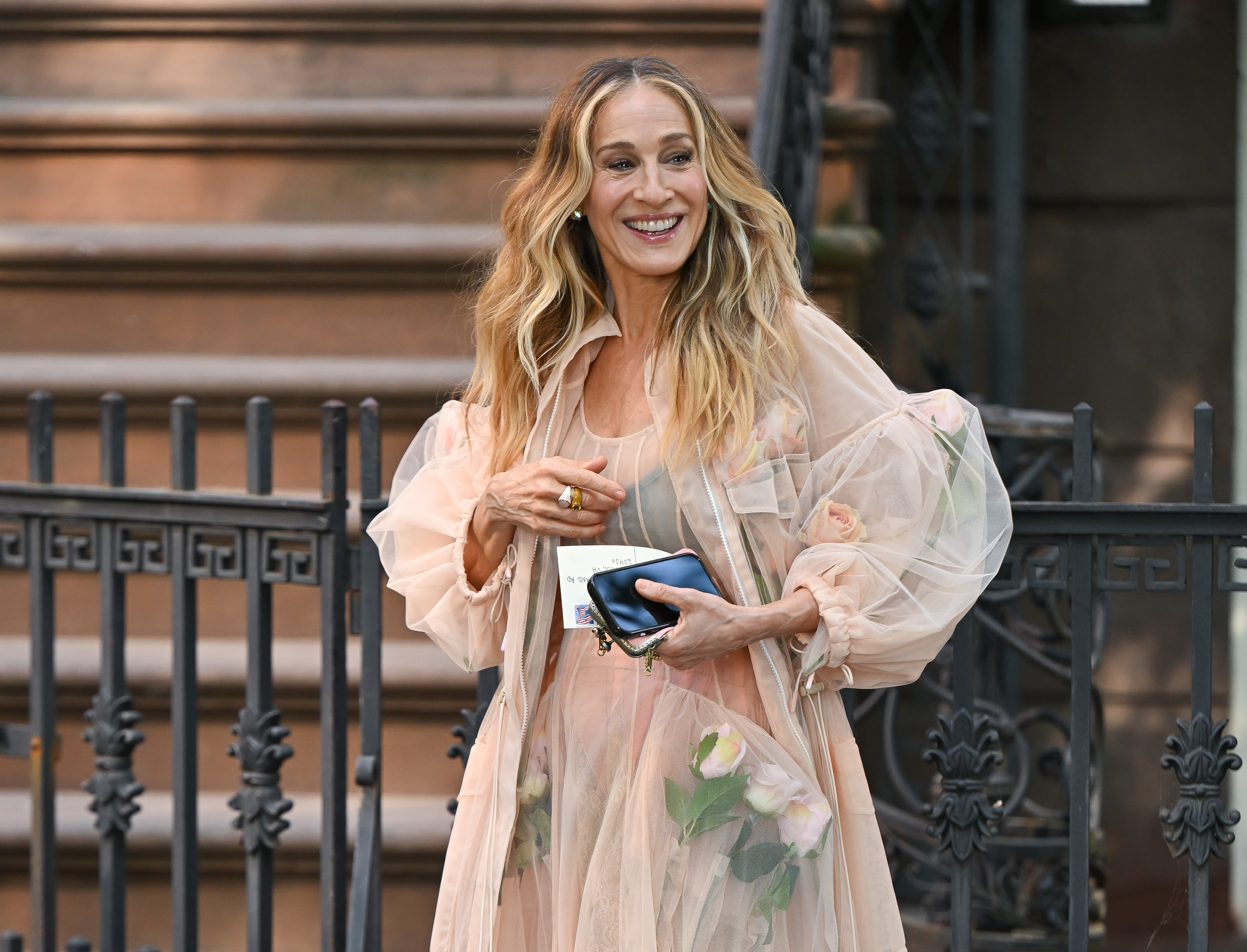 Sarah Jessica Parker Swaps Carrie’s Signature Stilettos for Dr. Scholl’s While Filming And Just Like That…