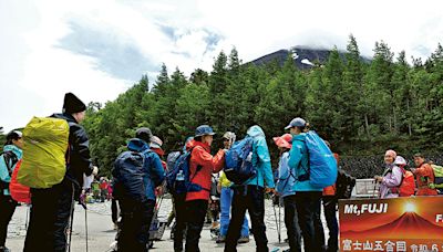 登富士山途中不適 港58歲公僕猝逝 裝備齊全與妻結伴 今夏開山死亡首例