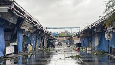 颱風凱米侵台 花蓮東大門夜市攤商受損 (圖)
