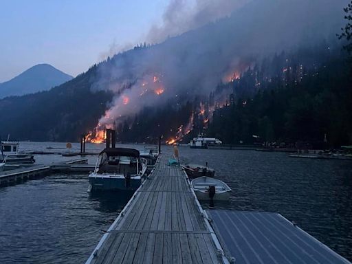 'Go now:' Level 3 evacuation issued as Pioneer Fire creeps close to Stehekin