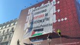 La Acampada de Madrid por Palestina cuelga una pancarta en Sol pidiendo la ruptura de relaciones con Israel