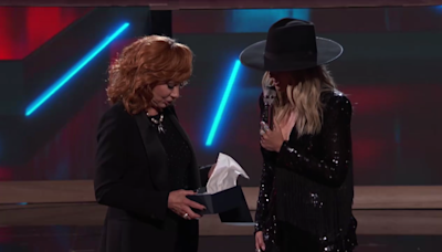 Reba McEntire invites Lainey Wilson to become an Opry member on 'The Voice' season finale