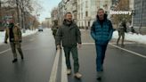 頭號野外求生專家貝爾前進烏克蘭 與澤倫斯基漫步基輔街頭