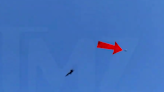 美國飛行秀驚見神祕UFO飄浮空中！14秒「影片曝光」網喊：好明顯