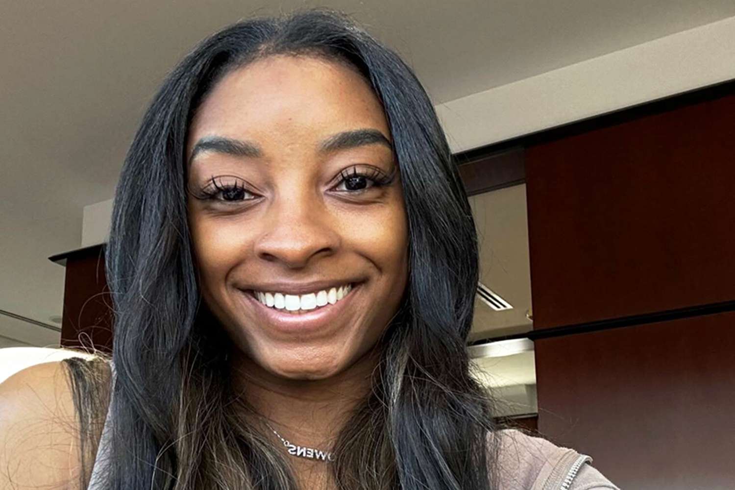 Simone Biles' New Blonde Highlights are Gold Medal-Worthy: 'I Did a Thing'