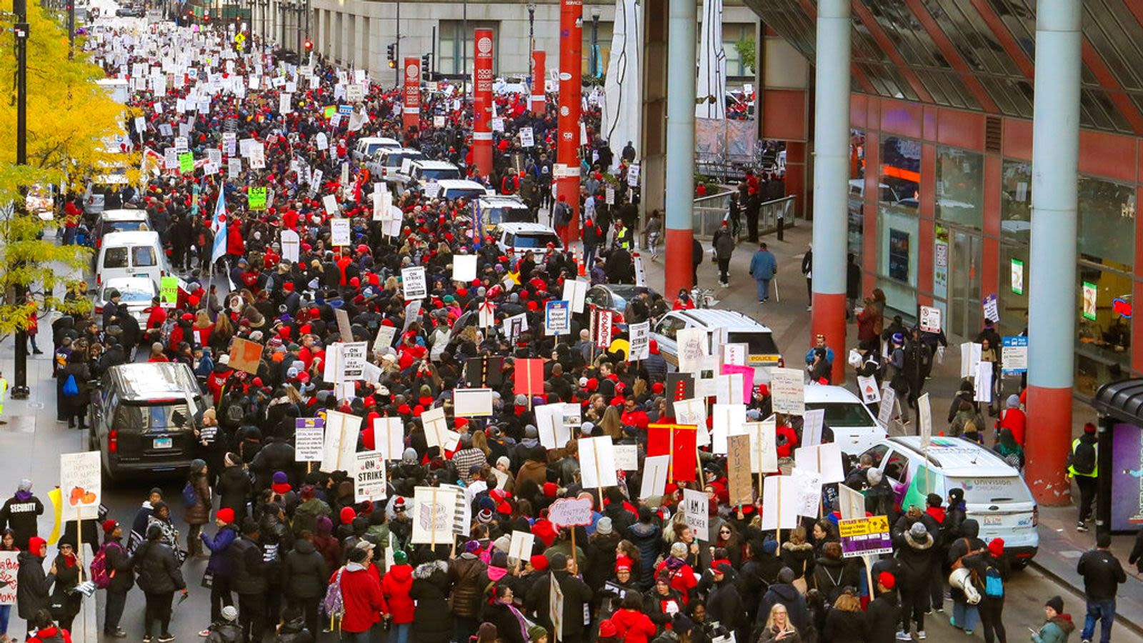 As contract expiration nears, Chicago teachers need a strategy to defeat another sellout