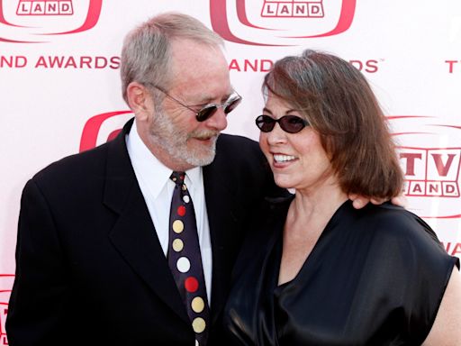 Martin Mull, hip comic and actor from ‘Fernwood 2 Night’ and ‘Roseanne,’ dies at 80