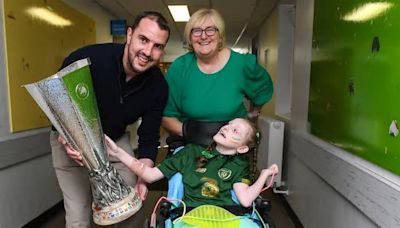 John O’Shea pays heartwarming visit to Children’s Health Ireland in Crumlin to share around Europa League trophy