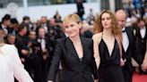 Cannes 2024 : Judith Godrèche main dans la main avec Tess, mère et fille accordées