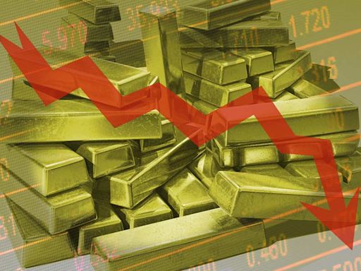 Gold prices drop by Rs 5,000/10gm post Budget; bring cheers to retail investors