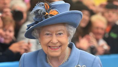 Queen Elizabeth's Most Colorful Dress Collection With Matching Hats