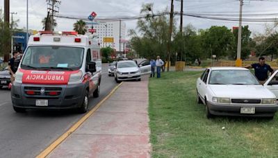 Le corta circulación y genera choque en la Francisco Villa