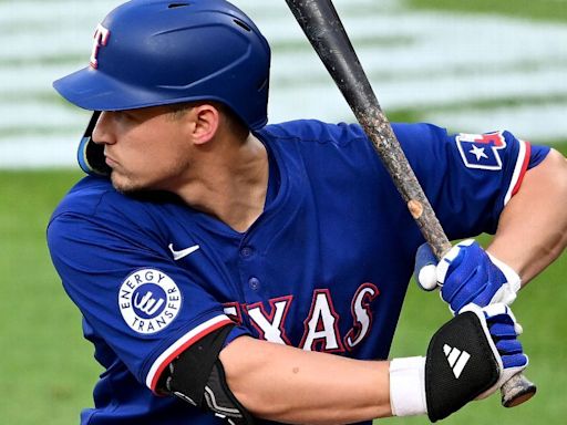 Rangers start Seager after 2-game absence