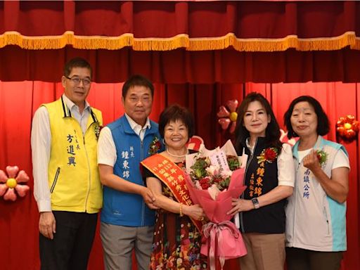 竹南鎮表揚25位模範母親 廖英利唯一獲獎女議員 - 苗栗縣