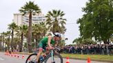 Mexicano Aram Peñaflor pone en alto a México y gana medalla en Copa del Mundo de Triatlón