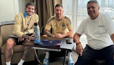 La reunión que es cábala, una visita inesperada y la nueva fanática: la intimidad de la Selección a horas del debut en la Copa América