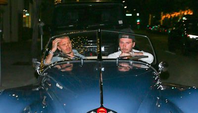 Brooklyn et Romeo Beckham font sensation à bord de leur vieille Jaguar