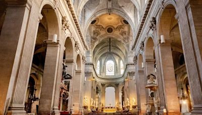 La iglesia de París donde está enterrada una de las reinas más polémicas de España