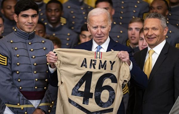 Biden awards Commander-in-Chief's Trophy to Army Black Knights