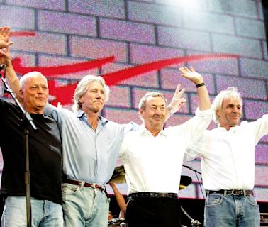 Pink Floyd’s ‘Dark Side Of The Moon’ Sales Skyrocket 300%