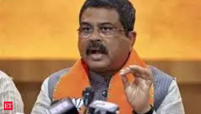 Dharmendra Pradhan meets NEET-UG aspirants