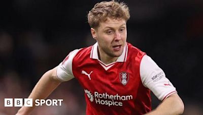 Jamie Lindsay: Bristol Rovers sign midfielder on three-year