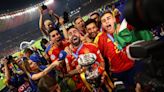 “Ahora vamos por el Mundial”: el delirante festejo de España tras ganar la Eurocopa - La Tercera