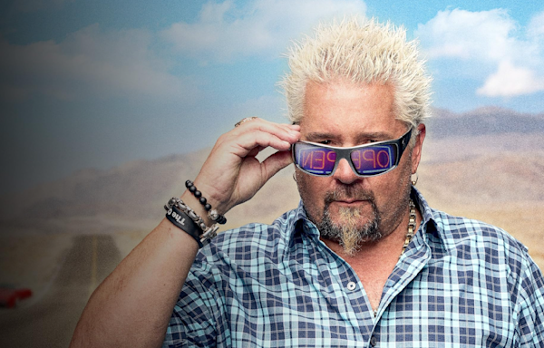 12 Bonkers Facts About Diners, Drive-Ins, and Dives