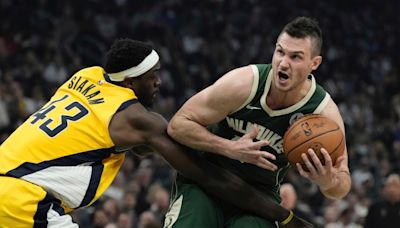 Middleton, Portis each score 29 as Bucks stay alive with 115-92 victory over Pacers in Game 5