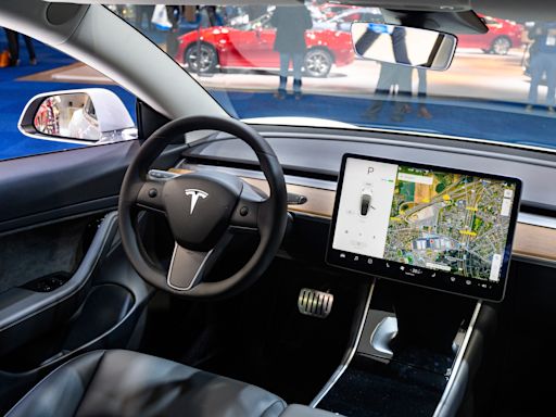 Tesla keeps touting self-driving but one analyst's near-crash shows it's 'not even close' to autonomy
