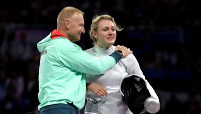 On the board: Notre Dame fencer Eszter Muhari wins bronze for Hungary in women's epee