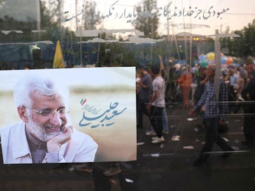 Iran presidential candidate Jalili is fiercely loyal to Khamenei