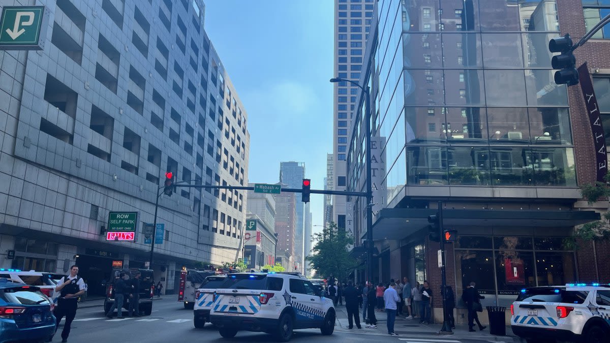 BREAKING: Heavy police presence seen outside popular Eataly marketplace in Chicago