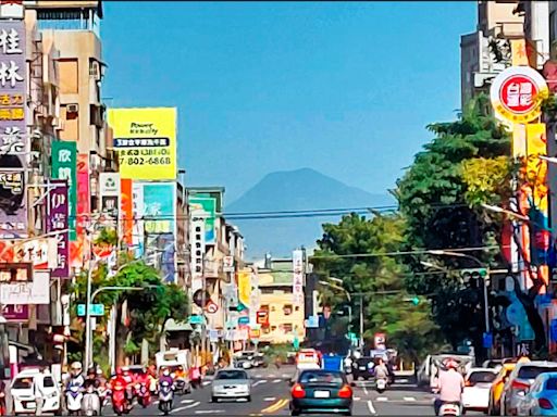 高雄小港漢民路 類富士山景爆紅