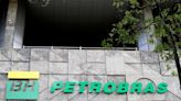 Ibovespa fecha em queda pressionado por Vale, mas alta de Petrobras atenua perda