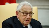 El ex máximo diplomático de EEUU Henry Kissinger cumple 100 años; sigue activo
