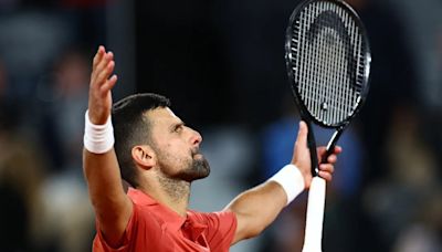 El punto ganado por Djokovic que provocó los suspiros del público en Roland Garros: la racha que acecha de Roger Federer