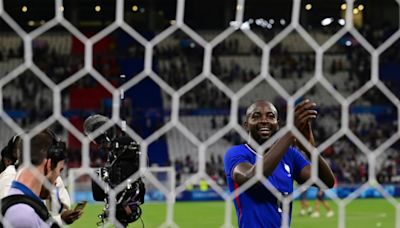 López vs Mateta, la otra lucha en la final del fútbol masculino en París