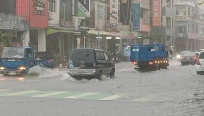 大雨用「倒」的 金門馬路成「水路」