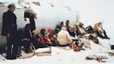 "La sociedad de la nieve": las imágenes que tomaron los sobrevivientes de la tragedia de los Andes a la espera de ser rescatados