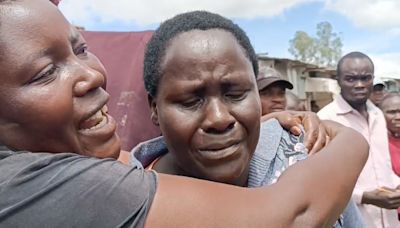 In Kenya's flooded slums, people mourn their losses and slam their leaders