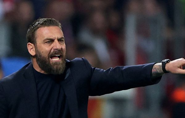 Roma boss De Rossi signs new contract until 2027