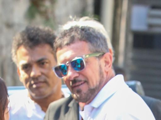 Antonio Banderas visita Morro do Vidigal, no Rio de Janeiro