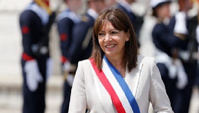 JO 2024: Anne Hidalgo décerne la plus haute distinction de la ville de Paris à deux athlètes ukrainiens