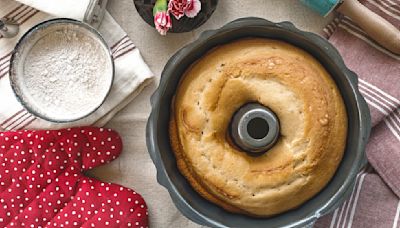 Here's When It's A Bad Idea To Line Your Cake Pan With Parchment Paper